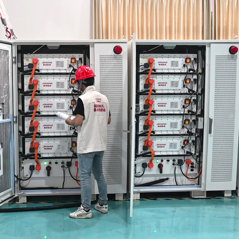 105KW 232KWh Armario de almacenamiento de energía refrigerado por líquido para el sistema de almacenamiento de energía industrial y comercial
